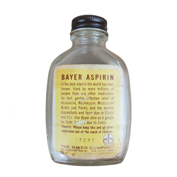 Vintage Bayer Asprin Bottle  - Glass 100 ct Embossed - Picture 5 of 5